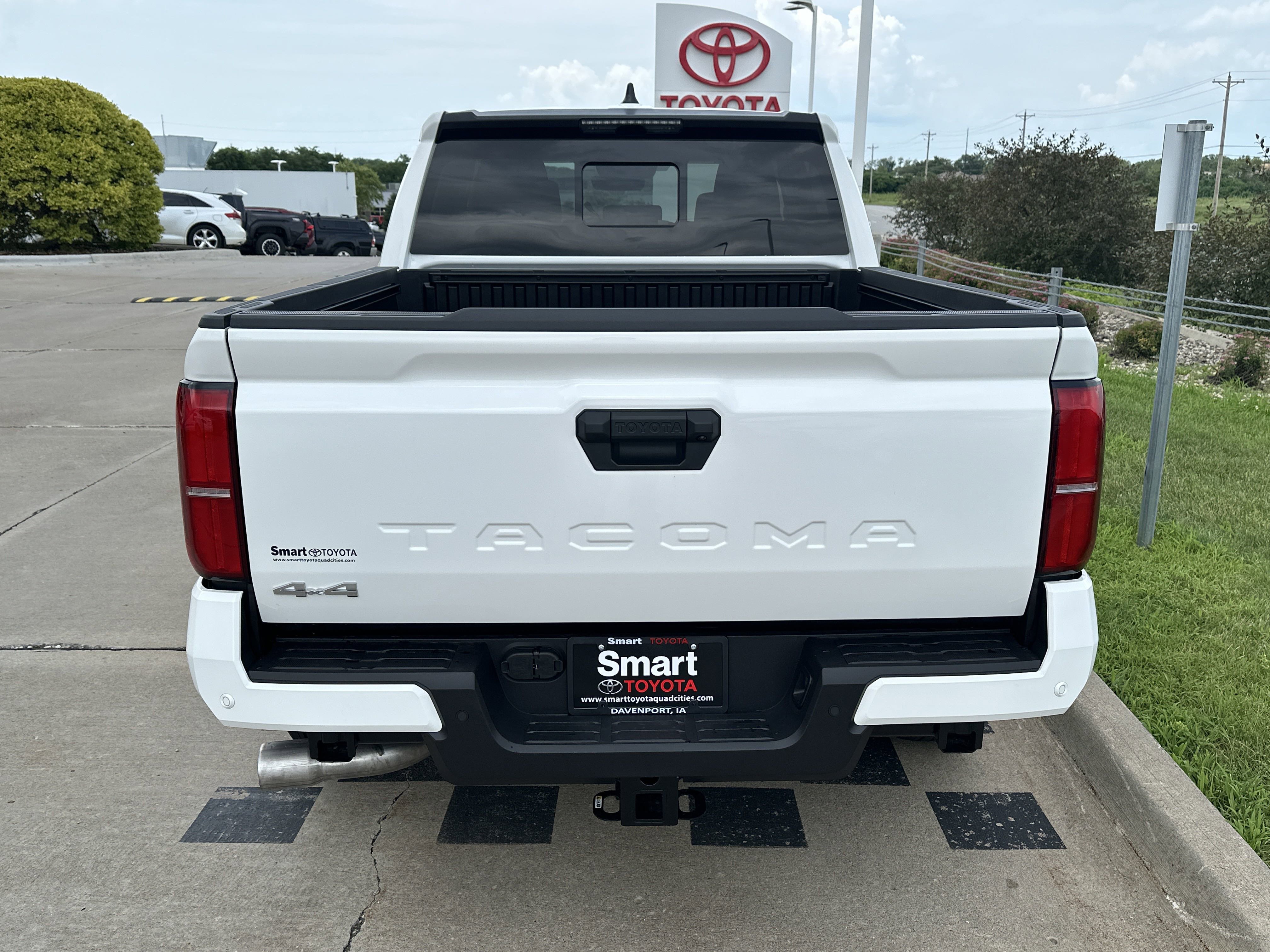2025 Toyota Tacoma SR5 Double Cab photo 2