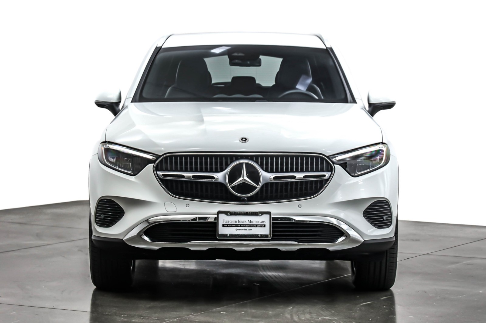 2025 Mercedes Benz GLC 300 photo 3