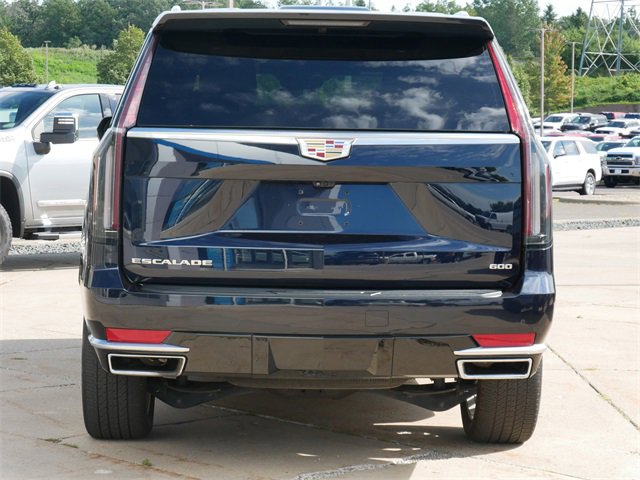 2023 Cadillac Escalade Premium Luxury photo 4