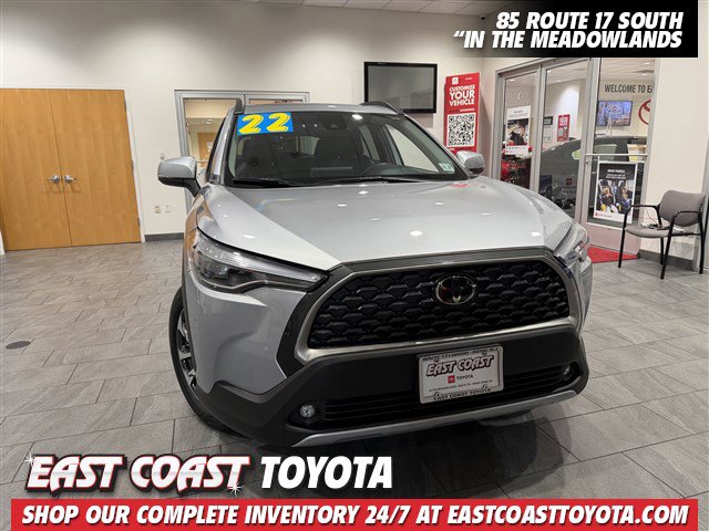 2022 Toyota Corolla Cross XLE's photo