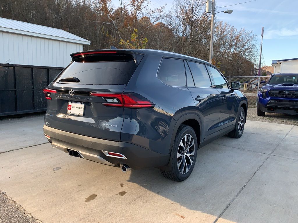 2026 Toyota Highlander Hybrid Limited photo 3