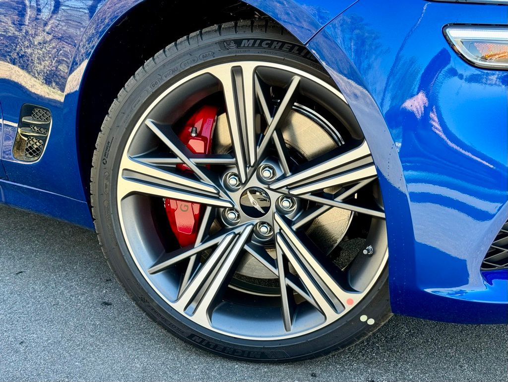 2025 Genesis G70 3.3T Sport Advanced photo 6