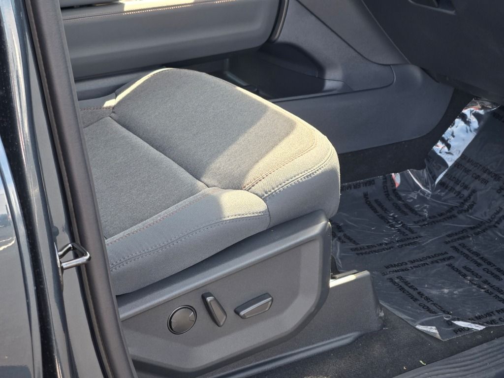 2025 Ford Expedition MAX photo 4