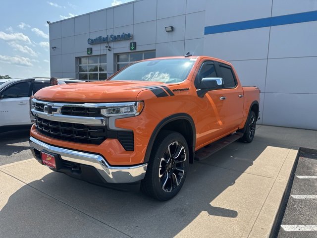 2025 Chevrolet Silverado 1500 LT photo 3