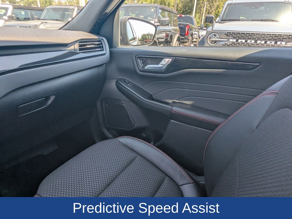 2025 Ford Escape Hybrid ST-Line photo 11