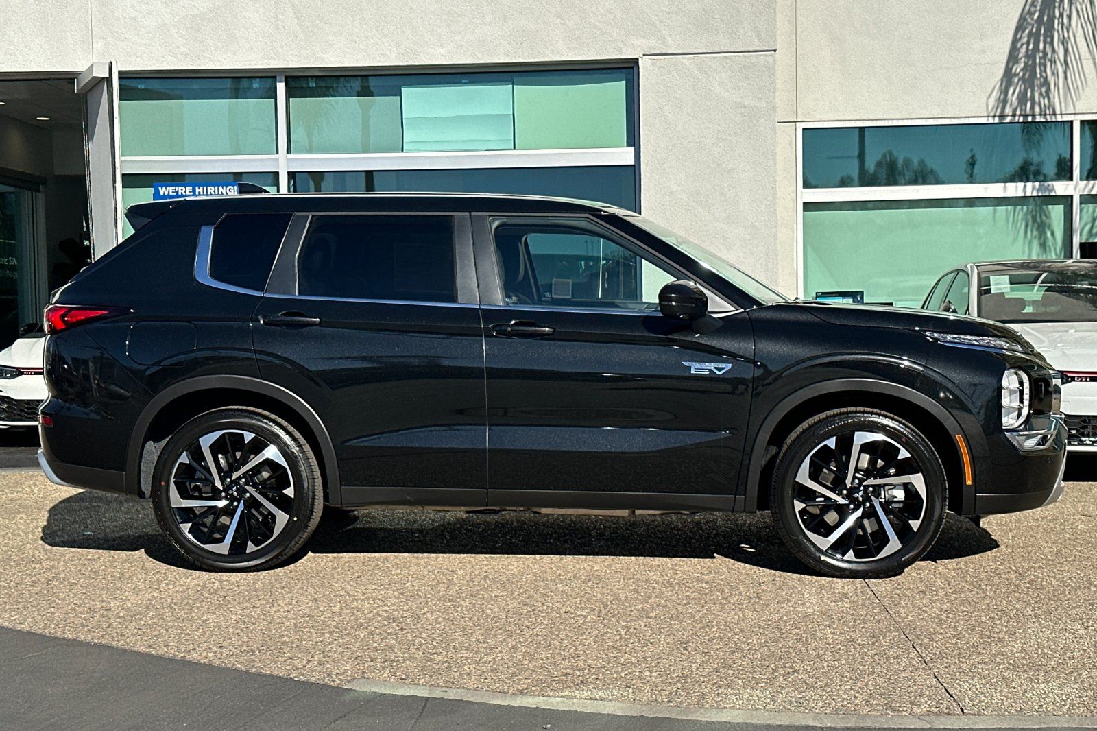 2025 Mitsubishi Outlander PHEV SE photo 3