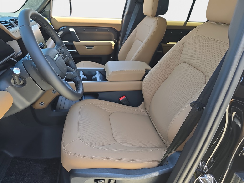 2025 Land Rover Defender 110 S photo 14