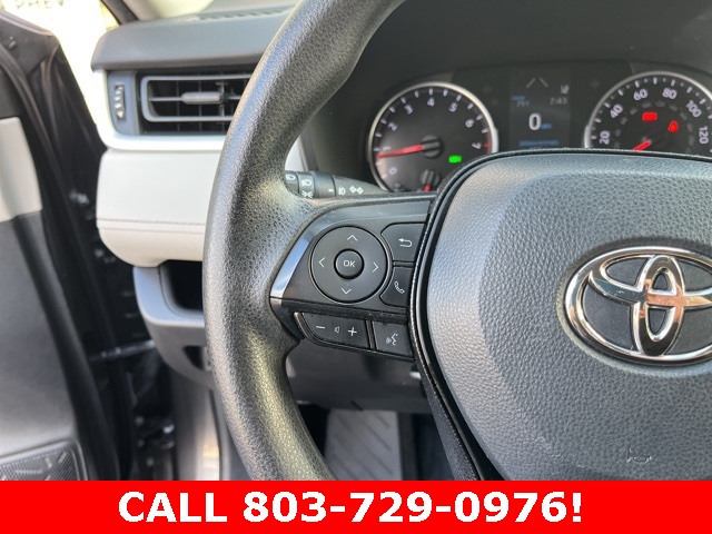 2021 Toyota RAV4 XLE photo 9