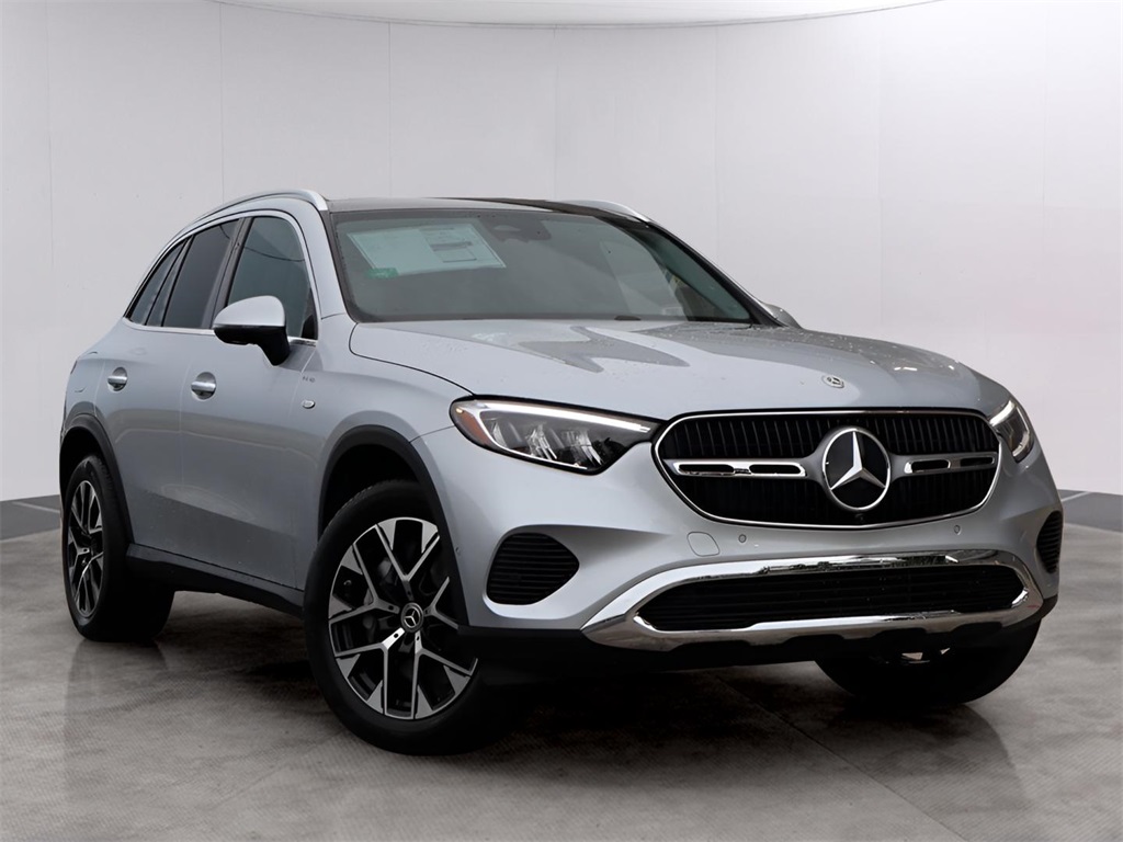 2025 Mercedes-Benz GLC Base's photo
