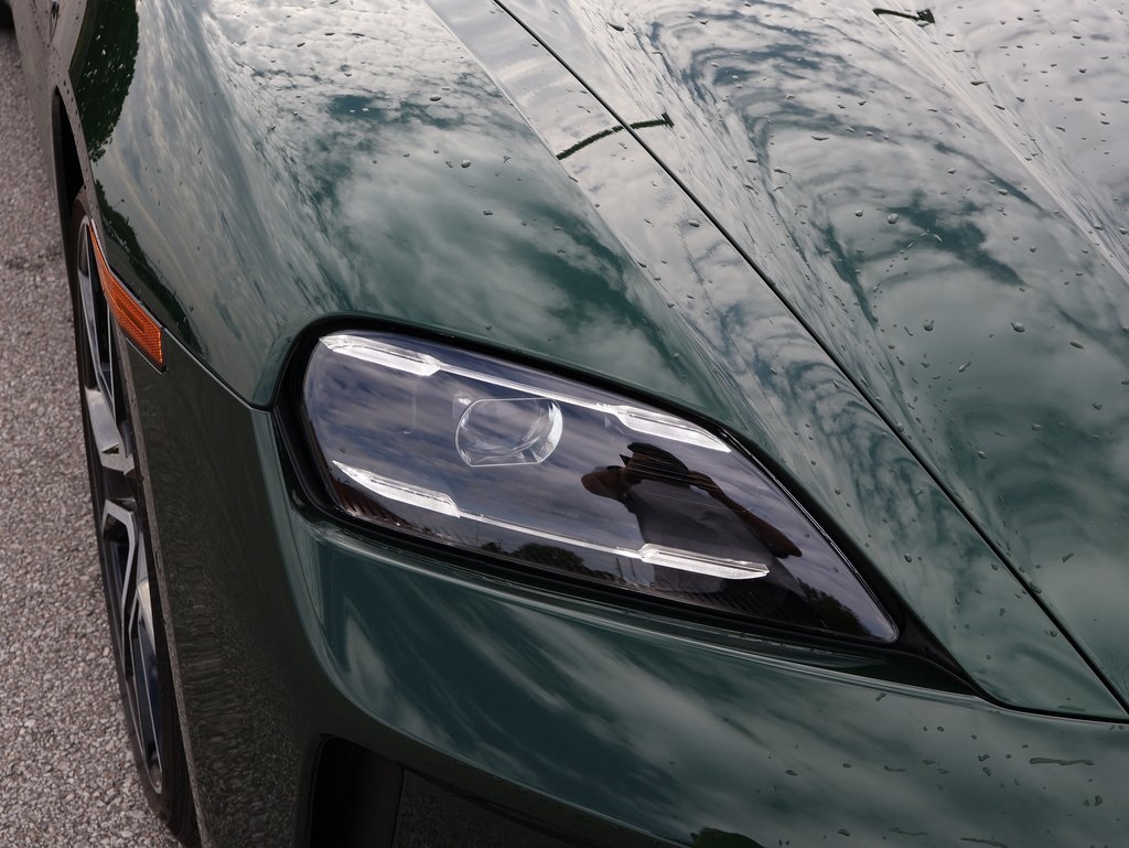 2025 Porsche Taycan 4S photo 12