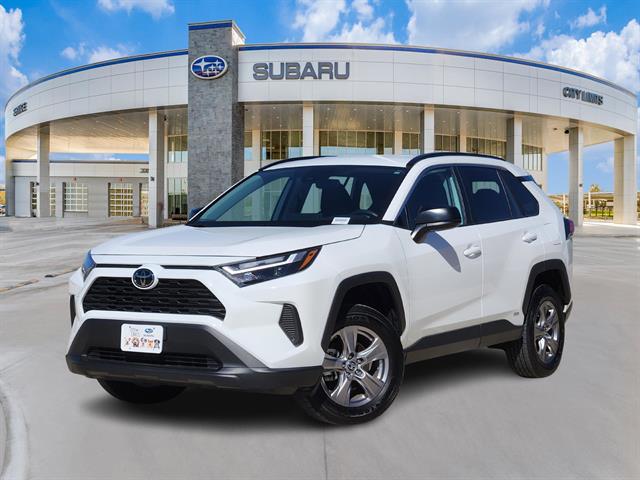 2025 Toyota RAV4 LE's photo