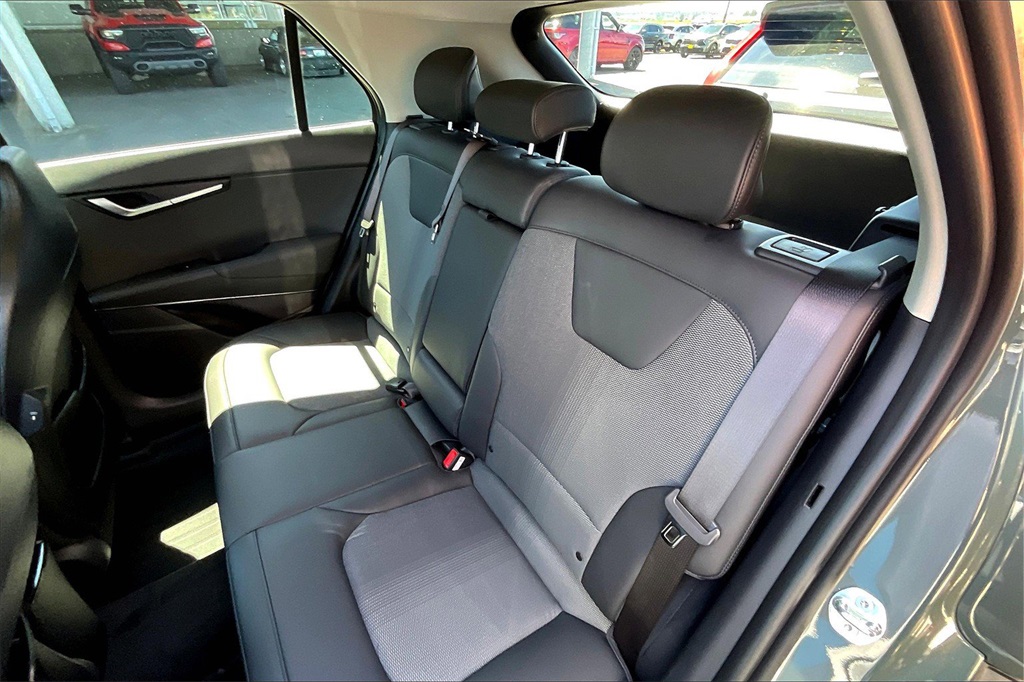 2025 Kia Niro EX photo 10