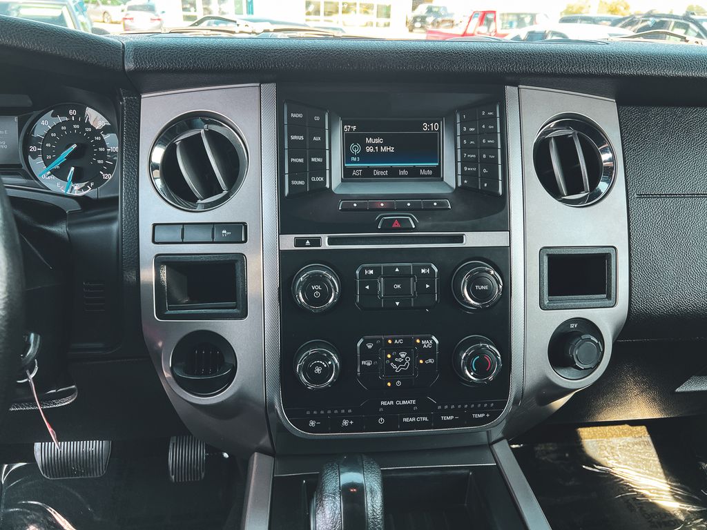 2015 Ford Expedition XLT photo 17