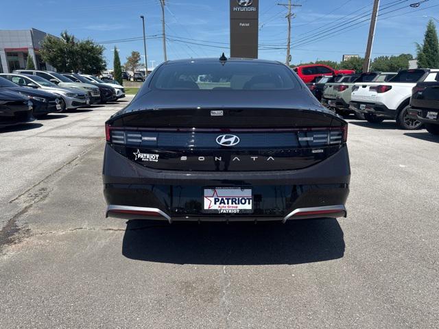 New 2025 Blue Hyundai SEL image 4
