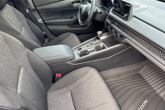 2025 Honda Accord LX photo 9