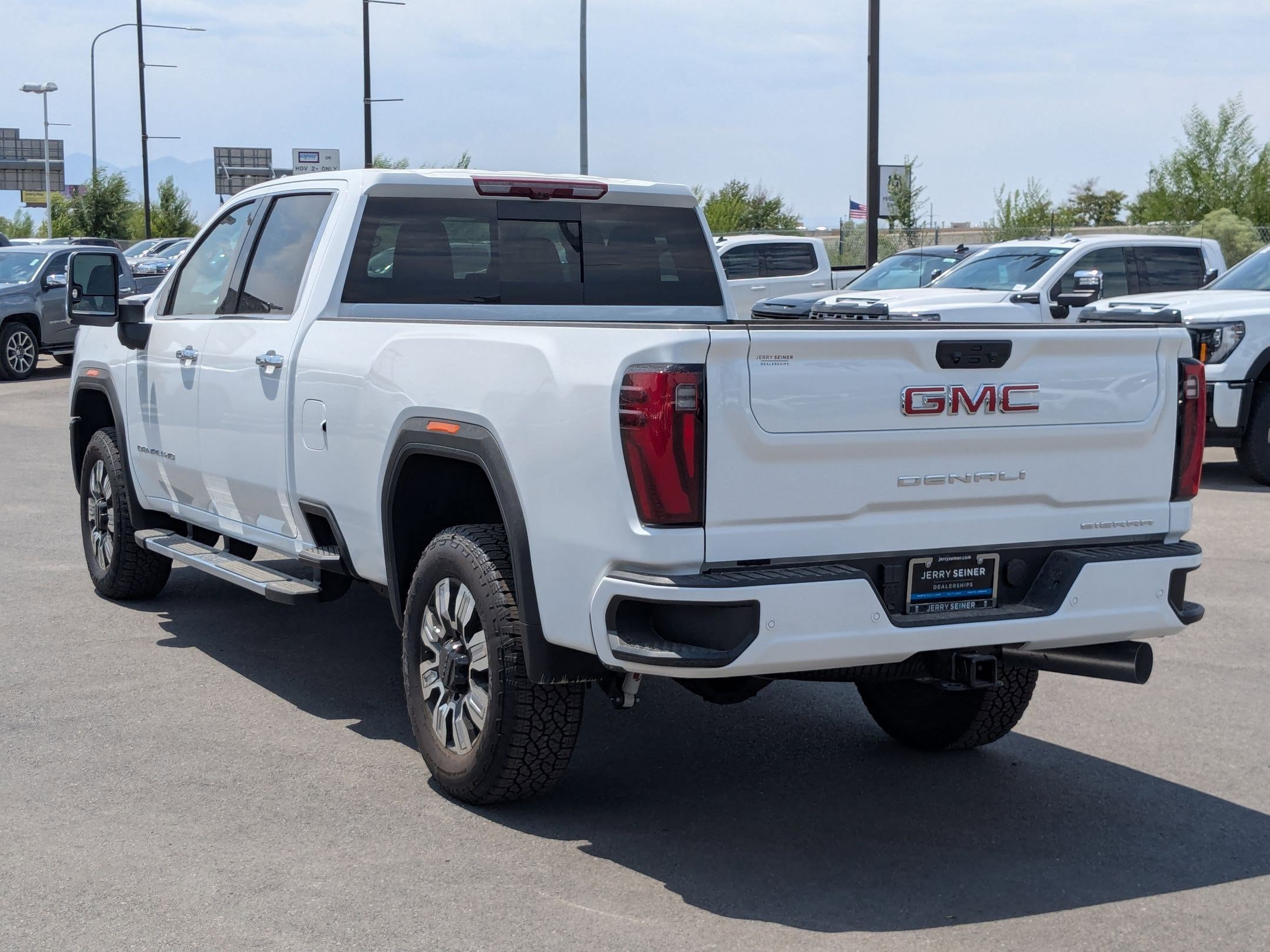 2025 Gmc Sierra 3500 HD Denali photo 3
