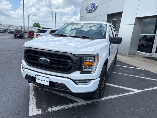 2023 Ford F-150 XLT photo 2