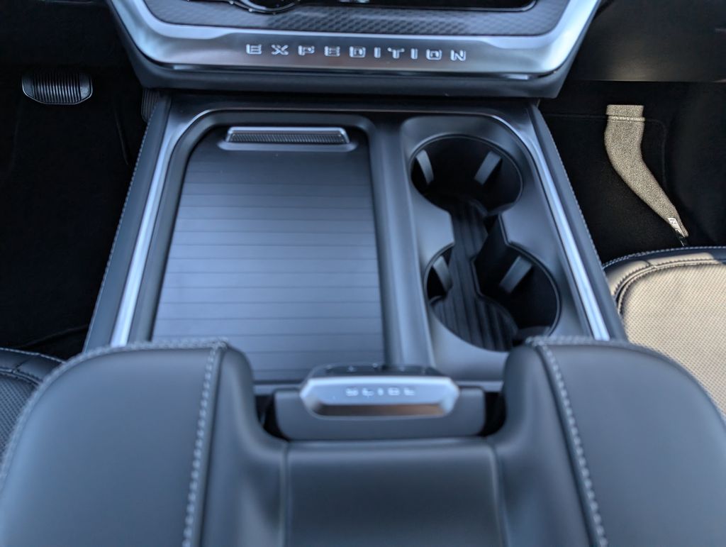 2025 Ford Expedition Platinum photo 9