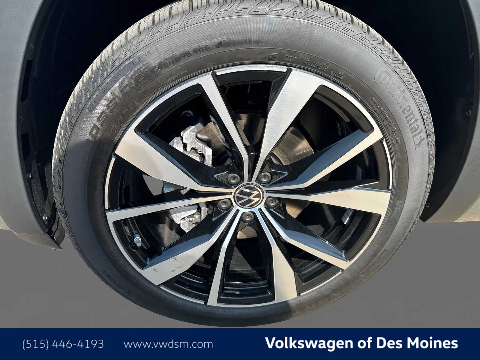 2026 Volkswagen Atlas Cross Sport SEL Premium R-Line photo 6