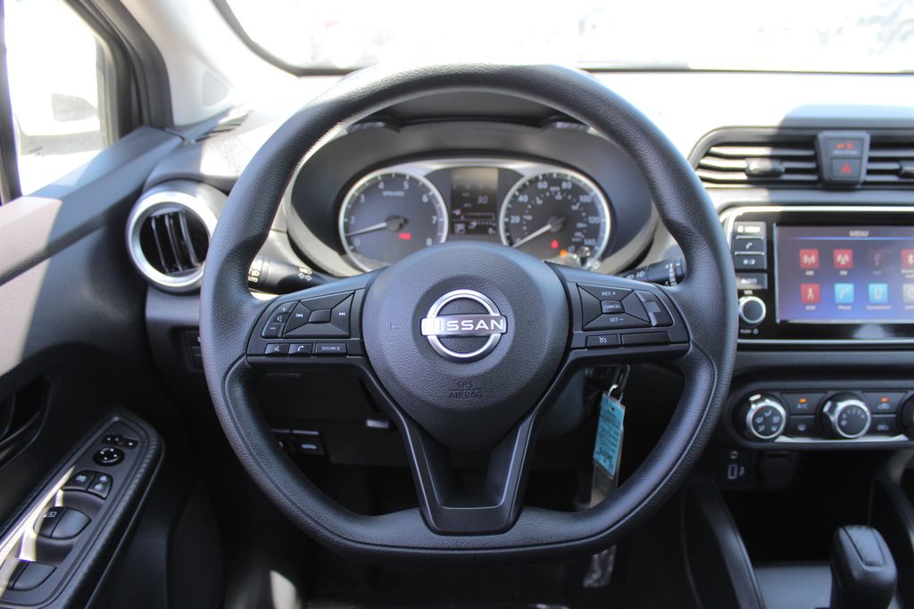 2025 Nissan Versa 1.6 S photo 16
