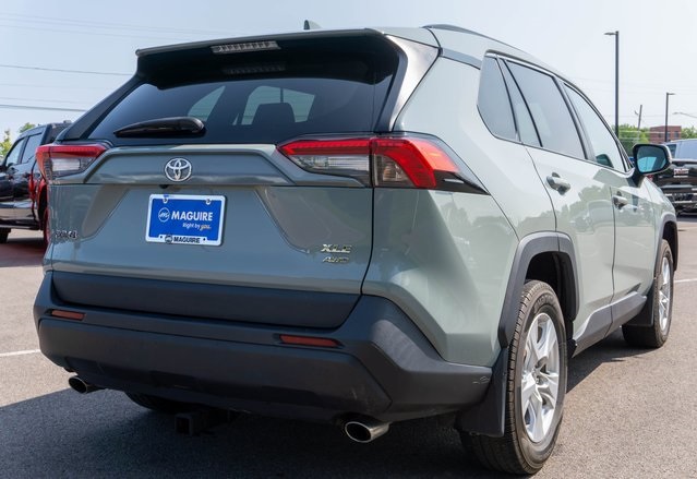 2021 Toyota RAV4 XLE photo 3