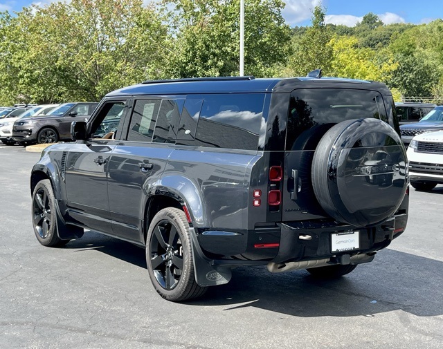 2023 Land Rover Defender 130 X-Dynamic SE photo 4