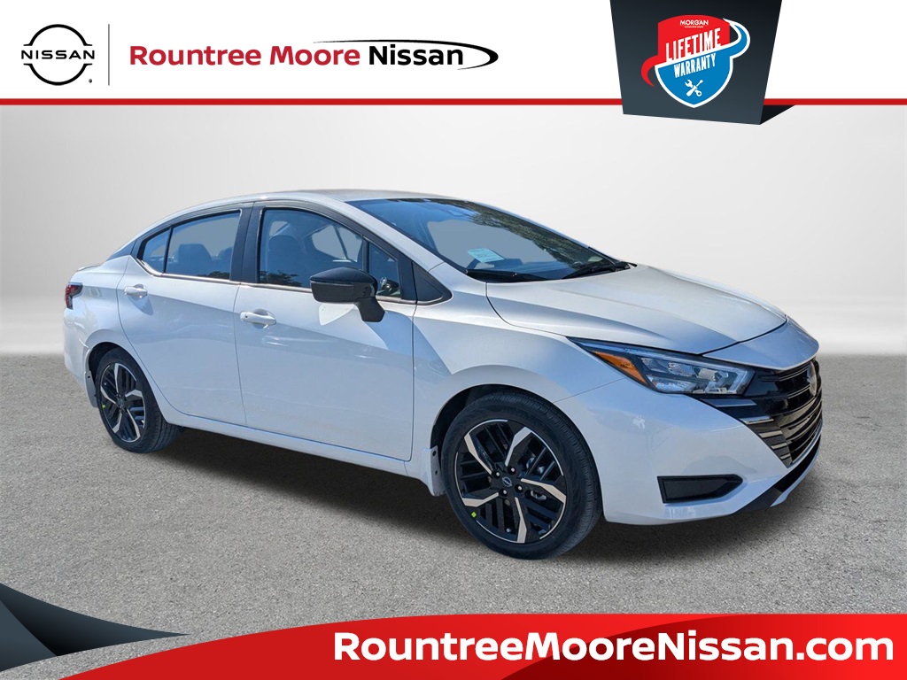 2025 Nissan Versa Sedan SR's photo