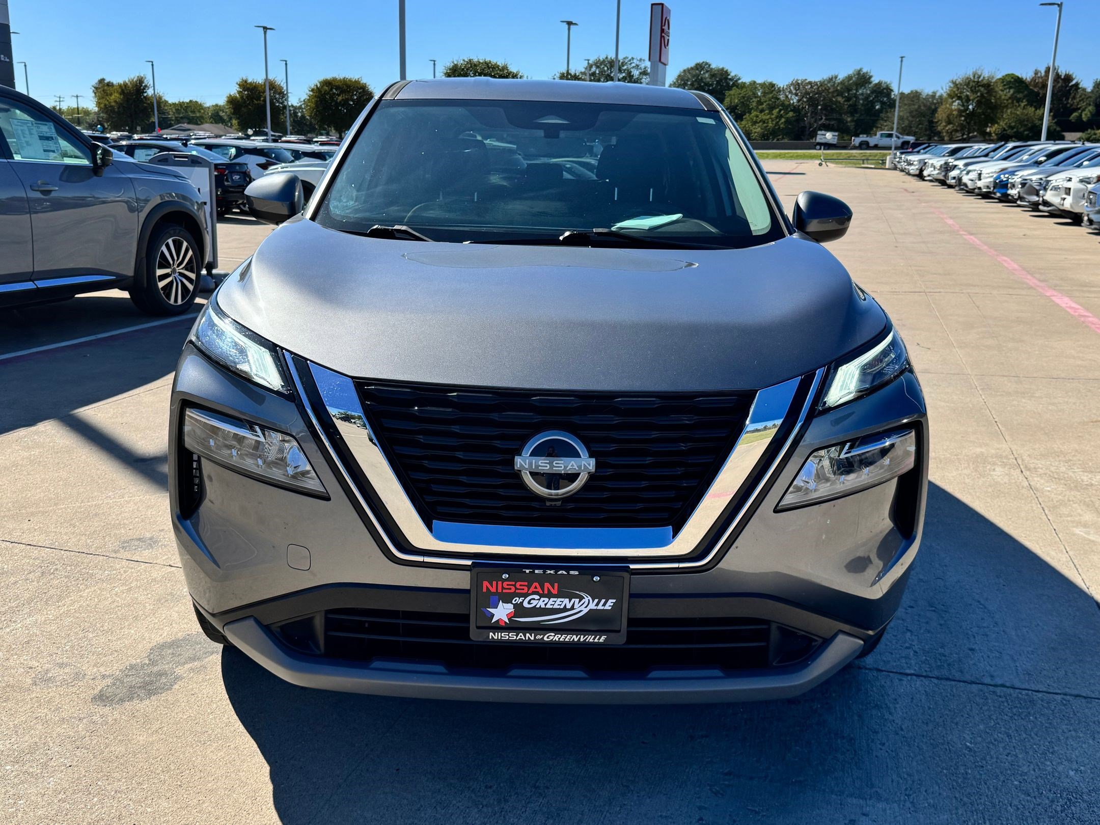 2023 Nissan Rogue SV photo 4