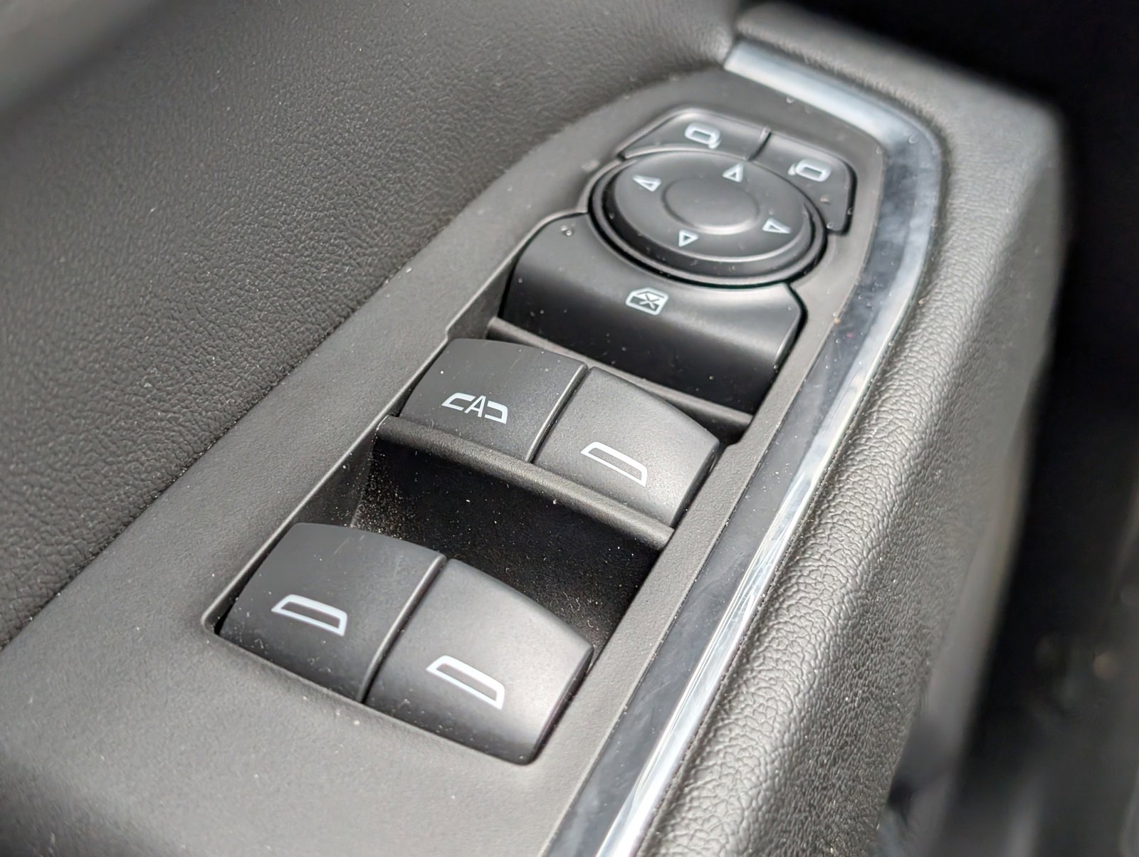 2025 Chevrolet Silverado 1500 LT photo 7