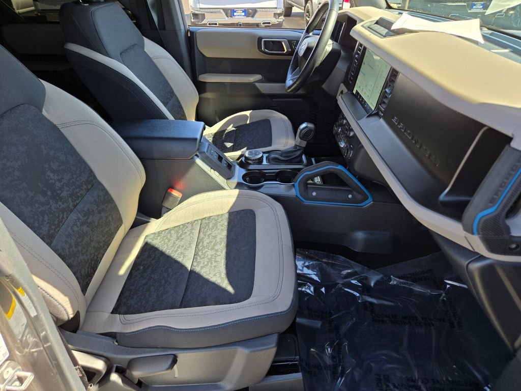 2022 Ford Bronco Base photo 15