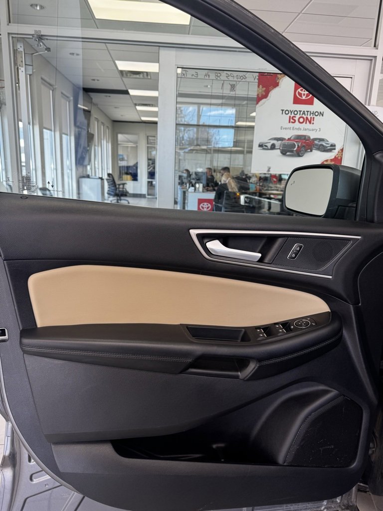 2021 Ford Edge SEL photo 8