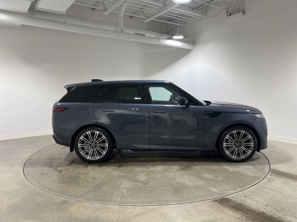 2025 Land Rover Range Rover Sport SE photo 5