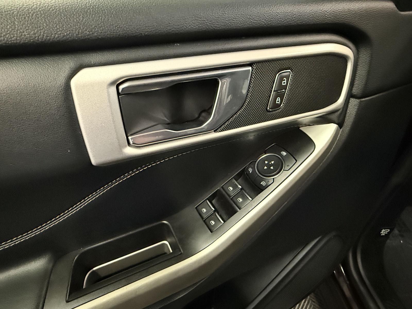 2022 Ford Explorer XLT photo 35