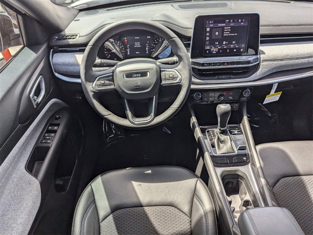 2025 Jeep Compass Latitude photo 9