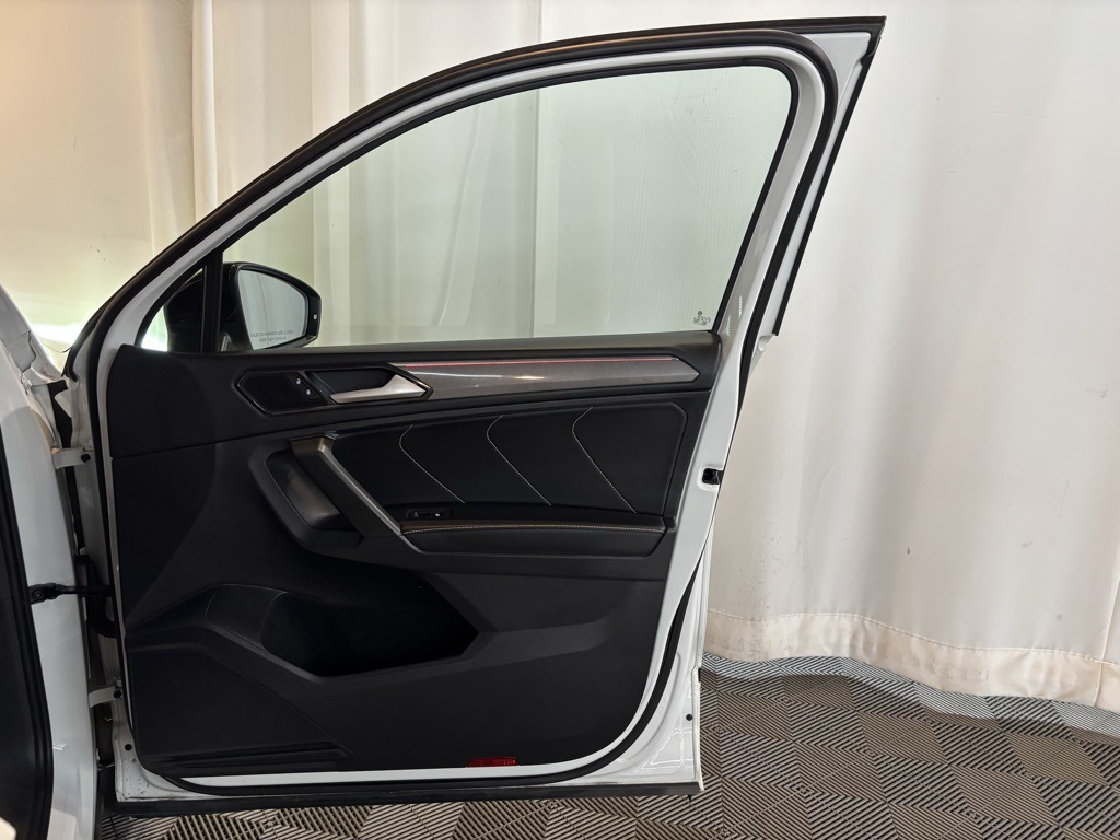 2022 Volkswagen Tiguan SE R-Line Black photo 19