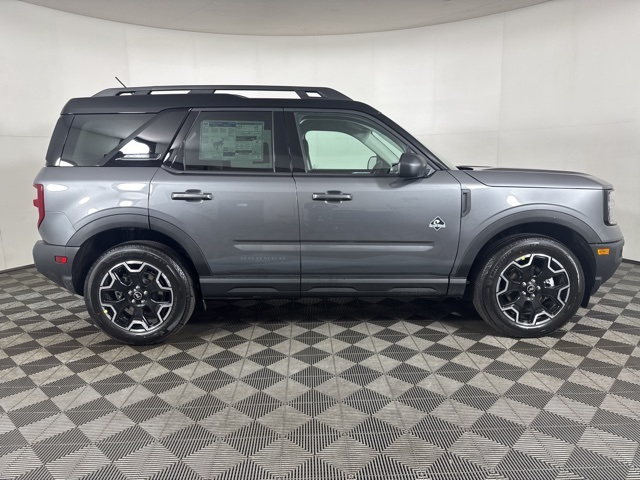 2025 Ford Bronco Sport Outer Banks photo 2