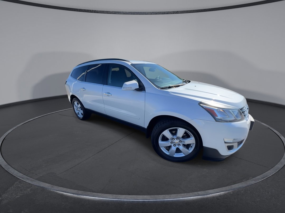 2017 Chevrolet Traverse 1LT photo 2