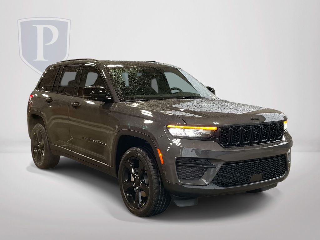 2025 Jeep Grand Cherokee Altitude's photo