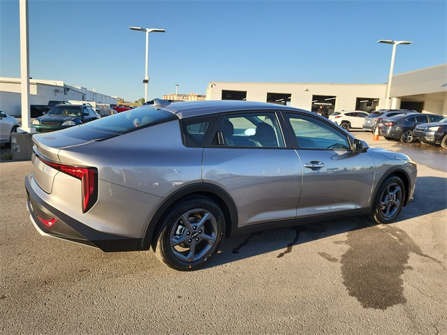 2025 Kia K4 LXS photo 2