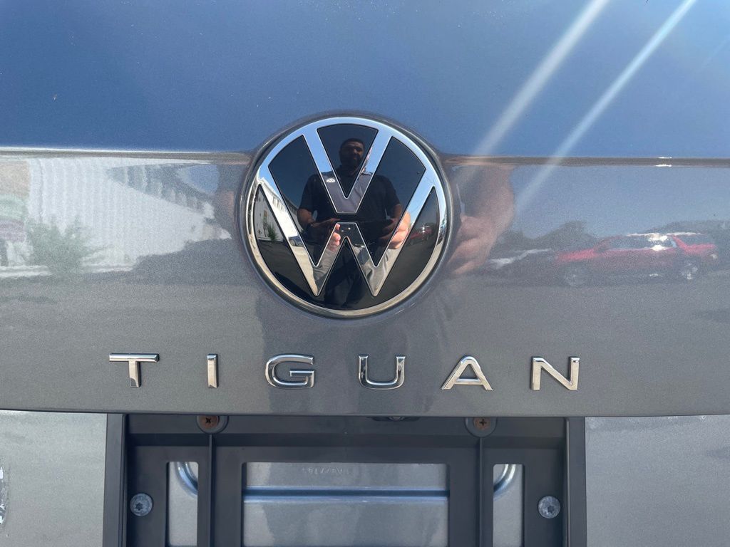 2022 Volkswagen Tiguan S photo 3