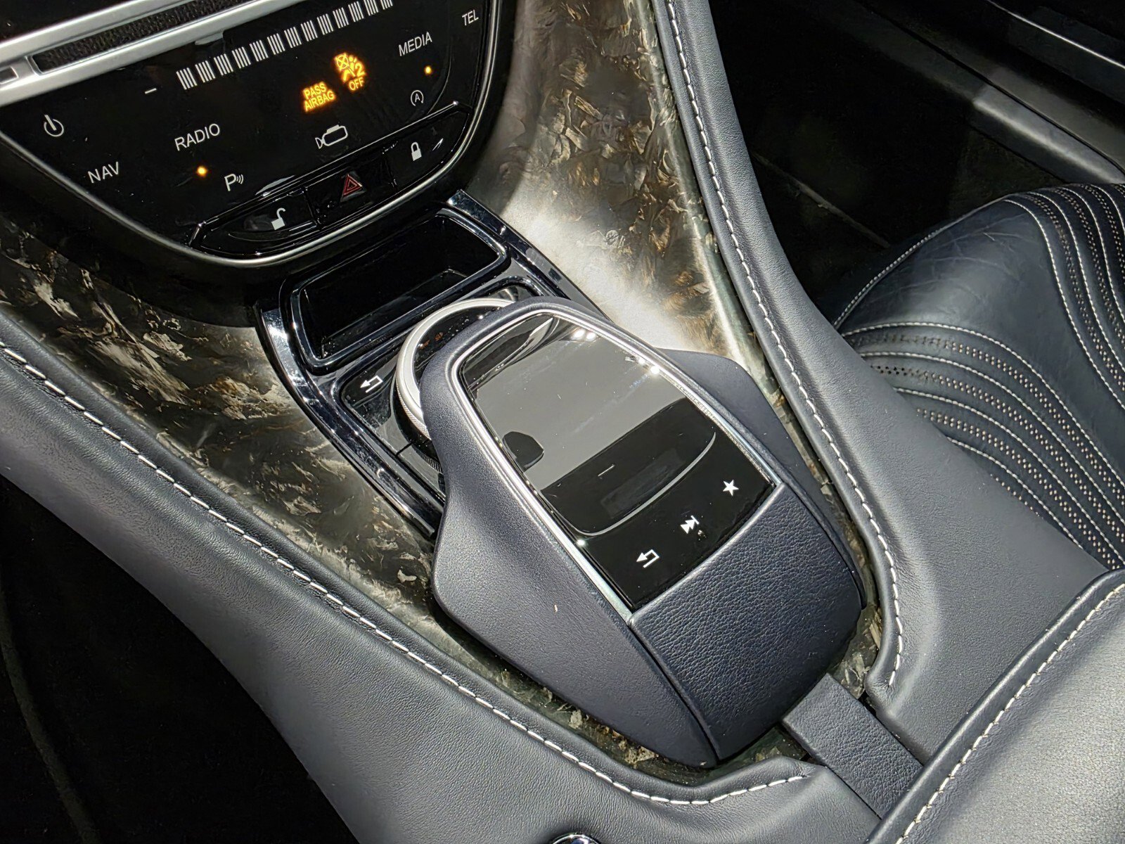 2019 Aston Martin DB11 AM5 photo 15