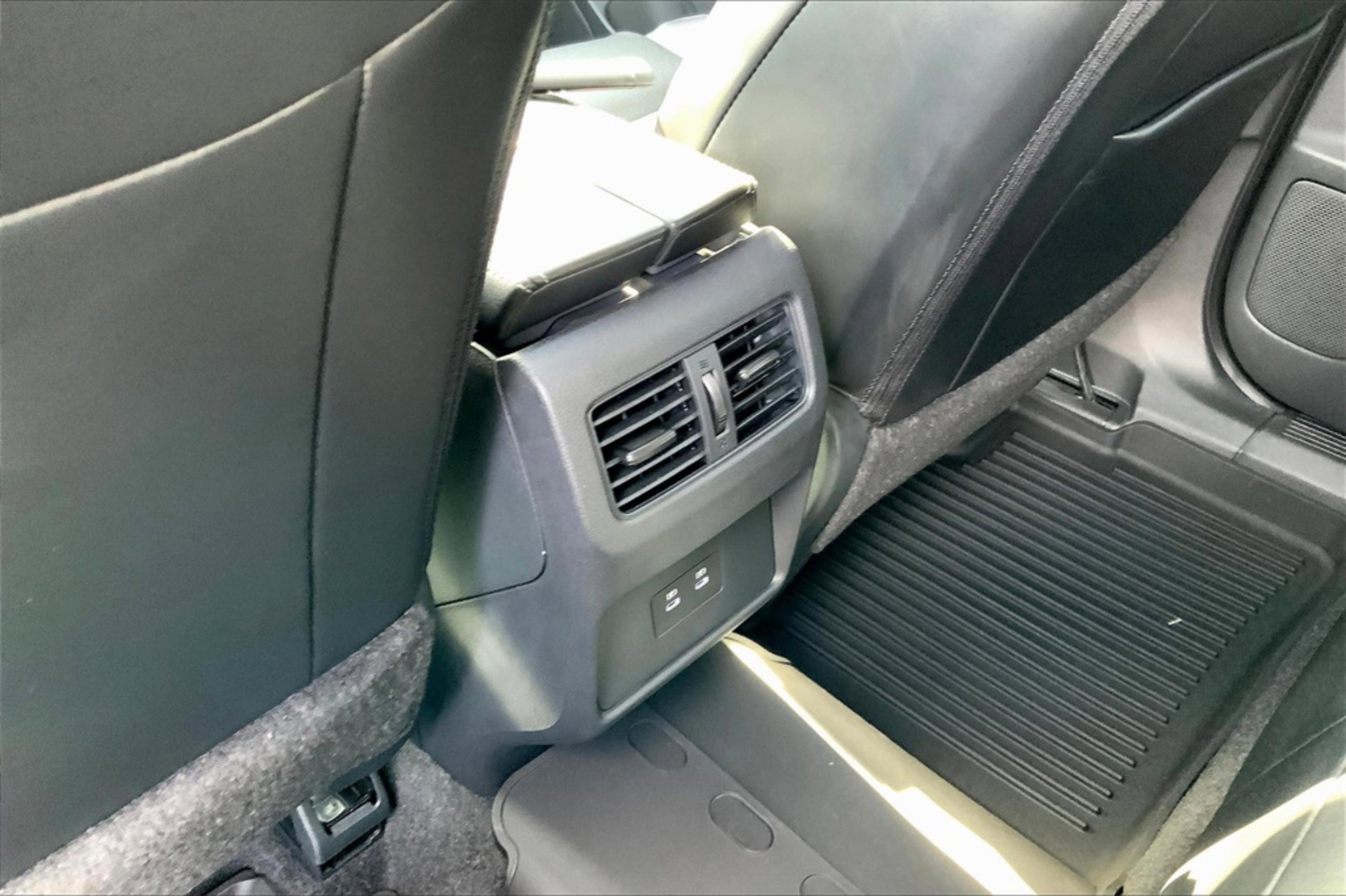 2025 Nissan Rogue SV photo 13