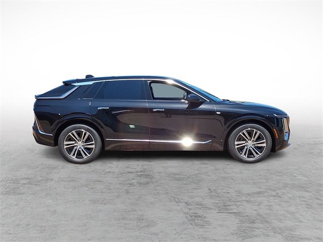 2025 Cadillac Lyriq Luxury photo 2