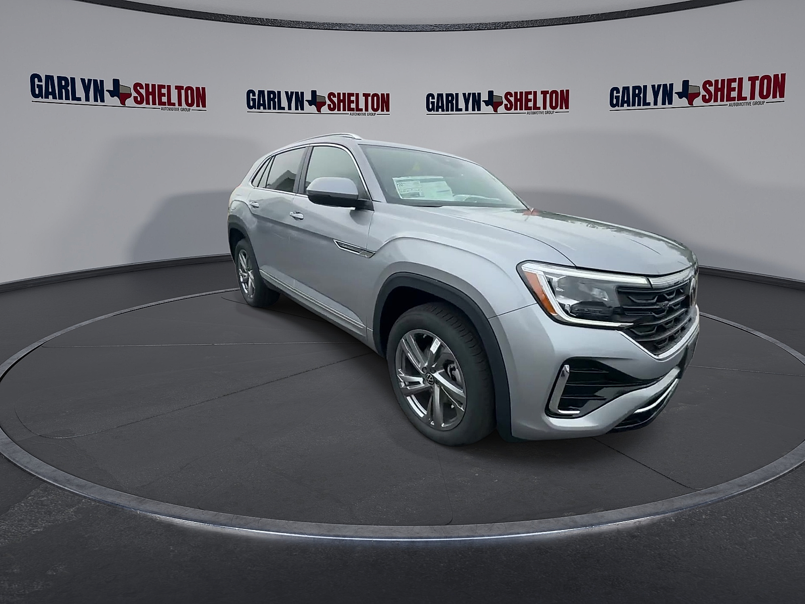 2024 Volkswagen Atlas Cross Sport SEL R-Line photo 2