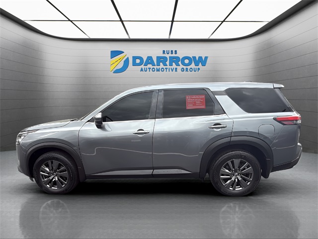 2022 Nissan Pathfinder S photo 2
