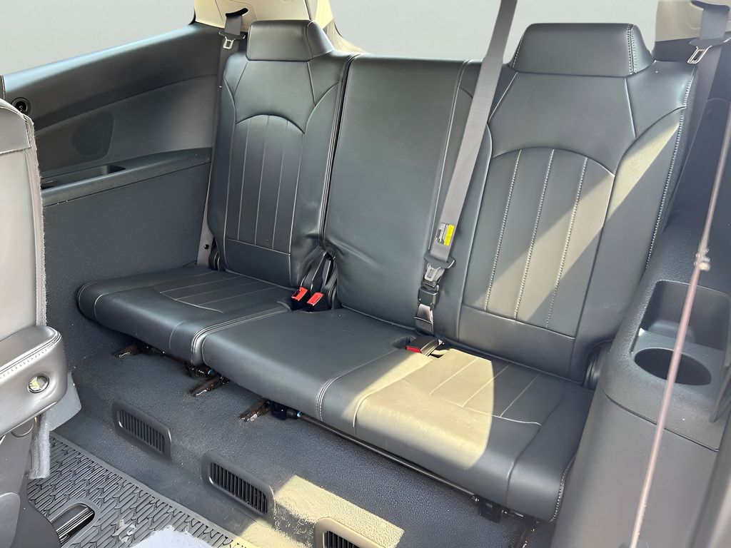 2017 Chevrolet Traverse Premier photo 11