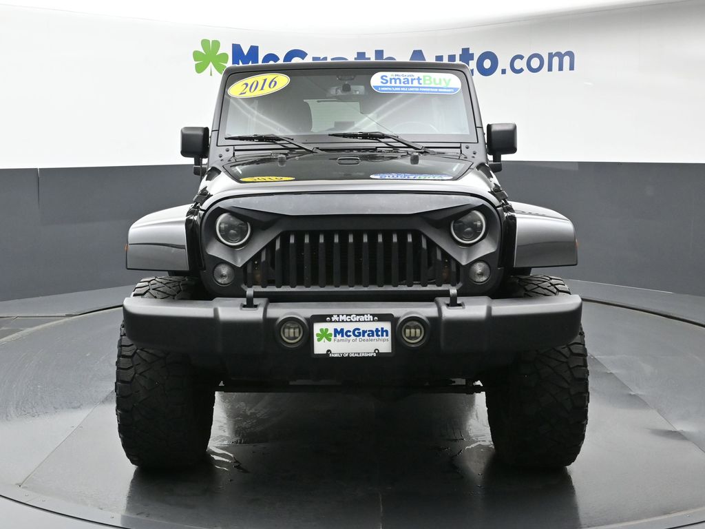 2016 Jeep Wrangler Unlimited Rubicon photo 3