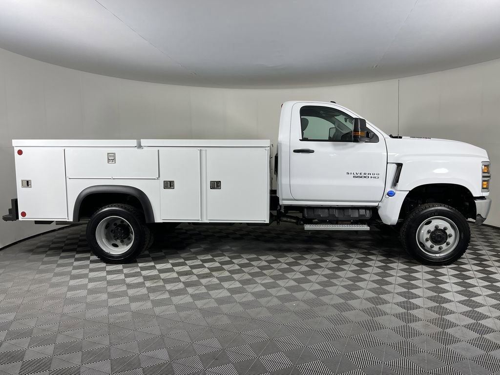 2024 Chevrolet Silverado 5500HD Work Truck photo 4