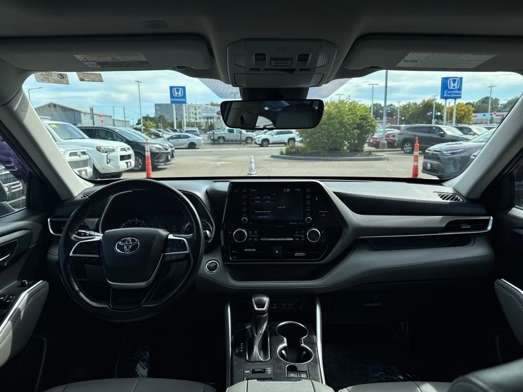 2022 Toyota Highlander XLE photo 2