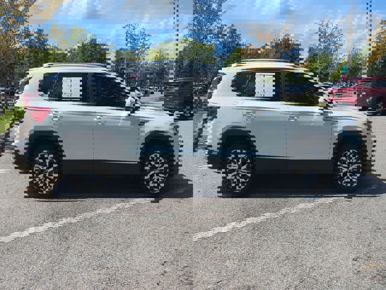 2023 Volkswagen Taos SE photo 4